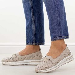 Beżowe ażurowe skórzane półbuty damskie S.Barski 7044. Brązowe półbuty damskie S.BARSKI, na jesień, w ażurowe wzory, z jeansu, klasyczne, bez obcasa, na płaskiej podeszwie, bez zapięcia. Za 249.00 zł.