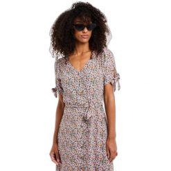 Sukienka damska Protest Prtbanda. Czerwone sukienki damskie Protest, bez wzorów, eleganckie, bez kołnierzyka, bez ramiączek, sportowe. Za 350.50 zł.