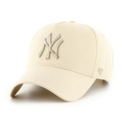 Brand `47 czapka z daszkiem New York Yankees beżowa. Brązowe czapki damskie 47 Brand, bez wzorów, z bawełny. Za 179.00 zł.