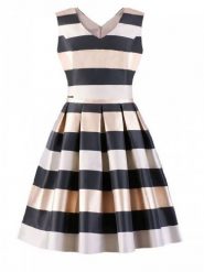 Sukienka Model Daisy Multicolor - Jersa. Sukienki damskie Jersa, plus size, bez wzorów, z elastanu, bez kołnierzyka, plus size, bez ramiączek, dopasowane. Za 390.03 zł.