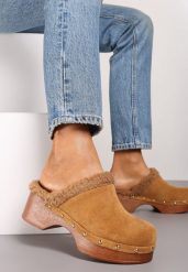 Brązowe Futerkowe Klapki Mule na Platformie Ozdobione Ćwiekami Crelina. Brązowe klapki damskie Renee, bez wzorów, z jeansu, klasyczne, bez obcasa, na obcasie, bez zapięcia. Za 109.99 zł.