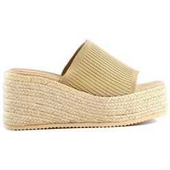 Klapki espadryle na wysokiej koturnie ze złotą nitką złoty. Żółte klapki damskie bez wzorów, casualowe, bez obcasa, na koturnie, bez zapięcia. Za 231.50 zł.