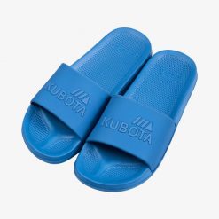 Klapki basenowe Kubota Basic JR Plain Blue. Niebieskie klapki damskie Kubota, bez wzorów, z materiału, sportowe, bez obcasa, bez zapięcia. Za 59.99 zł.
