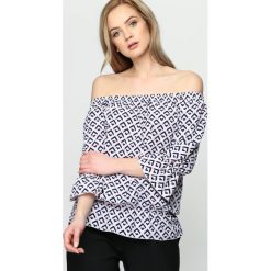 Różowa Bluzka Paisley. Czerwone bluzki damskie Born2be, s, bez wzorów, bez kołnierzyka, bez ramiączek. Za 29.99 zł.