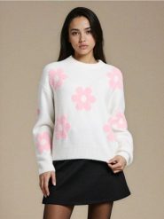 Sweter ze wzorem w kwiatki - kremowy. Białe swetry nierozpinane damskie Sinsay, l, bez wzorów, bez kołnierzyka, bez ramiączek. Za 59.99 zł.