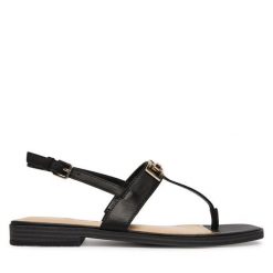 Sandały Guess. Czarne sandały damskie Guess, z aplikacjami, bez obcasa, na płaskiej podeszwie, bez zapięcia. Za 519.99 zł.