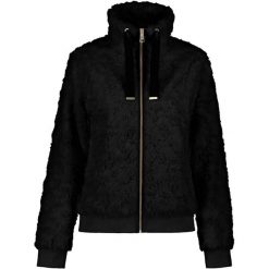 Sweter Damski Luhta Halola. Czarne swetry nierozpinane damskie Luhta, na zimę, xs, bez wzorów, z polaru, sportowe, bez kołnierzyka, bez ramiączek. Za 539.00 zł.