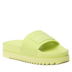 Klapki Tommy Jeans. Zielone klapki damskie Tommy Jeans, bez wzorów, z jeansu, bez obcasa, bez zapięcia. Za 269.99 zł.