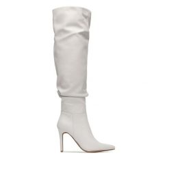 Kozaki DeeZee. Kozaki damskie DeeZee, bez wzorów, bez obcasa, na szpilce, bez zapięcia. Za 249.99 zł.