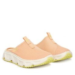 Klapki Salomon. Brązowe klapki damskie Salomon, bez wzorów, bez obcasa, bez zapięcia. Za 319.99 zł.