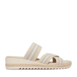 Klapki Go Soft. Brązowe klapki damskie GO SOFT, bez wzorów, bez obcasa, bez zapięcia. Za 119.99 zł.