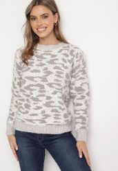 Jasnoszary Sweter z Wełną o Klasycznym Kroju Zdobiony Wzorem w Cętki Zinarisa. Szare swetry nierozpinane damskie Born2be, na zimę, l, z aplikacjami, z wełny, klasyczne, bez kołnierzyka, bez ramiączek. Za 64.99 zł.