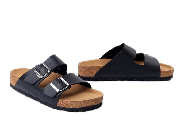 RIEKER V6391-00 black, klapki damskie. Czarne klapki damskie Rieker, na lato, bez wzorów, bez obcasa, bez zapięcia. Za 217.43 zł.
