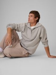 4F Sweter regular z wełną męski - szary XL. Szare swetry męskie 4F, l, bez wzorów, z jeansu, biznesowe, bez kołnierzyka, bez ramiączek. Za 269.99 zł.