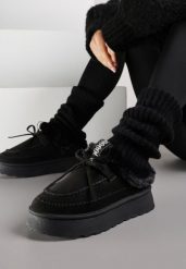 Czarne Rustykalne Śniegowce z Niską Cholewką Zdobione Futrem i Kokardą Tuspena. Czarne śniegowce damskie Renee, z dzianiny, przed kostkę, bez zapięcia. Za 99.99 zł.