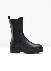 Kozaki. Czarne kozaki damskie bonprix, bez wzorów, bez obcasa, bez zapięcia. Za 169.99 zł.