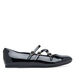 Baleriny Guess. Czarne balerinki damskie Guess, z aplikacjami, bez obcasa, bez zapięcia. Za 379.99 zł.
