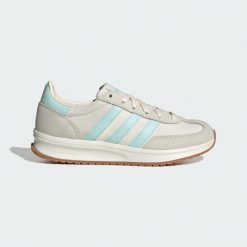 Buty RUN 70s 2.0. Białe obuwie trekkingowe damskie Adidas, ze skóry, bez zapięcia. Za 289.35 zł.