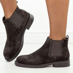 Brązowe skórzane botki damskie, sztyblety Vinceza 91180. Brązowe botki damskie VINCEZA, na jesień, bez wzorów, z dzianiny, casualowe, z okrągłym noskiem, bez obcasa, na płaskiej podeszwie, bez zapięcia. Za 349.00 zł.