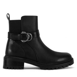 Botki Clara Barson. Czarne botki damskie Clara Barson, bez wzorów, bez obcasa, na płaskiej podeszwie, bez zapięcia. Za 159.99 zł.