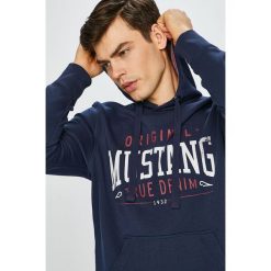 Mustang - Bluza. Niebieskie bluzy męskie Mustang, l, bez wzorów, z bawełny, bez ramiączek, z kapturem. W wyprzedaży za 139.90 zł.