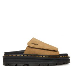 Klapki Dr. Martens. Brązowe klapki damskie Dr. Martens, bez wzorów, bez obcasa, bez zapięcia. Za 543.99 zł.