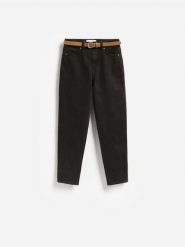 Jeansy mom slim z paskiem - brązowy. Brązowe jeansy damskie Reserved, bez wzorów, z bawełny. Za 139.99 zł.
