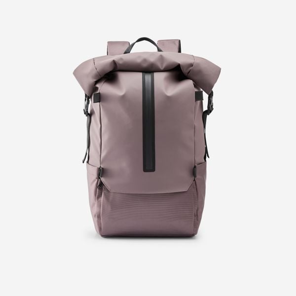 Plecak rolltop Decathlon 29 litrów. Brązowe plecaki męskie Decathlon, bez wzorów, z materiału, biznesowe. Za 179.99 zł.