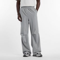 Spodnie męskie New Balance MB61M4DOYST – szare. Szare spodnie sportowe męskie New Balance, m, bez wzorów, z materiału. Za 449.99 zł.