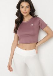 Fioletowy T-shirt Crop Top Ozdobiony Literką Koliviela. Fioletowe t-shirty damskie Born2be, l, z aplikacjami, z jeansu, eleganckie, bez kołnierzyka, bez ramiączek. Za 29.99 zł.