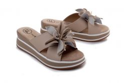 Filippo DK7636/26 BE Beżowy, klapki damskie. Brązowe klapki damskie Filippo, na lato, bez wzorów, bez obcasa, na koturnie, bez zapięcia. Za 164.90 zł.