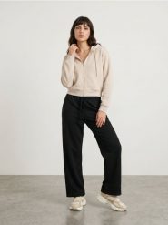 Dresowa rozpinana bluza z kapturem - beżowy. Brązowe bluzy damskie Sinsay, l, bez wzorów, z dresówki, bez ramiączek, z kapturem. Za 39.99 zł.