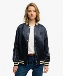 Superdry Satynowa Kurtka Bomber Varsity – Slim Fit. Niebieskie kurtki męskie Superdry, bez wzorów, z elastanu, klasyczne, bez kaptura. Za 425.75 zł.