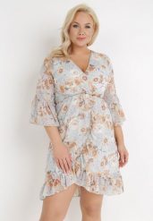 Jasnoniebieska Sukienka Sophassa. Niebieskie sukienki damskie Born2be, na imprezę, na lato, l, z aplikacjami, eleganckie, bez kołnierzyka, bez ramiączek, mini, kopertowe. Za 29.99 zł.