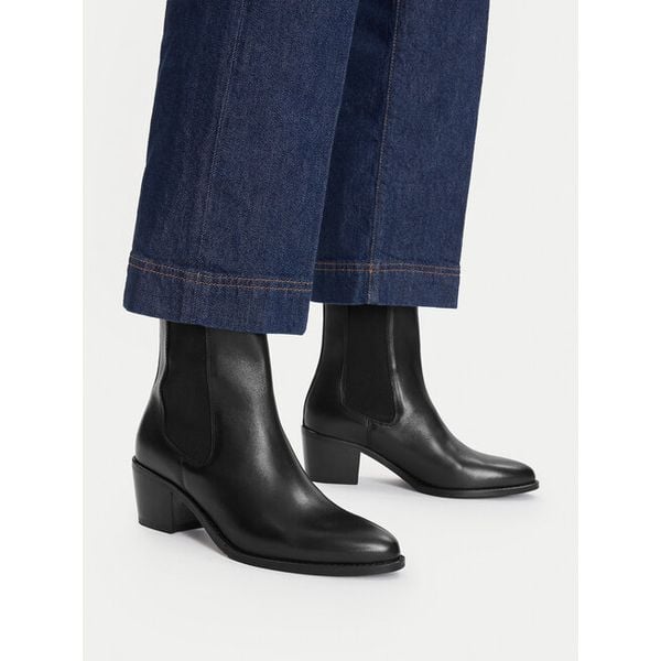 Botki GINO ROSSI. Czarne botki damskie Gino Rossi, bez wzorów, bez obcasa, na słupku, bez zapięcia. Za 349.99 zł.