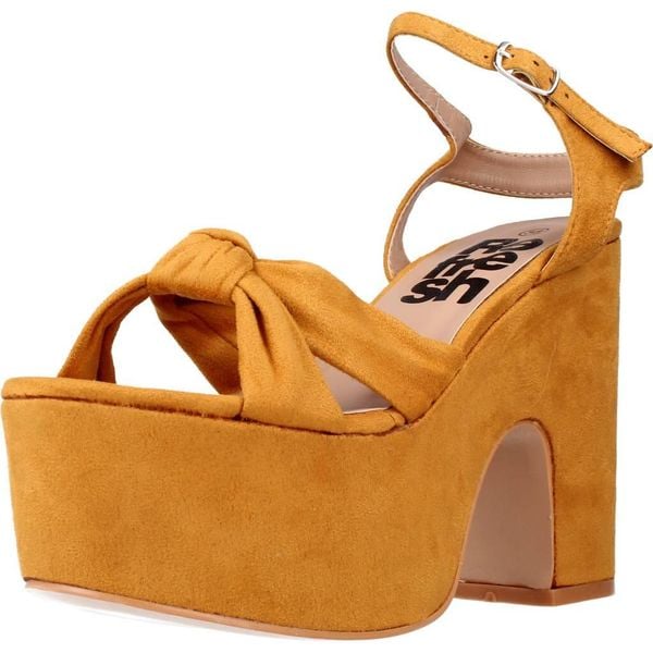 Sandały REFRESH 069723r Żółty. Żółte sandały damskie Refresh, bez wzorów, ze skóry, bez obcasa, bez zapięcia. Za 109.99 zł.