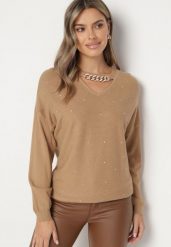 Ciemnobeżowy Sweter z Wiskozą Wycięciem Łańcuszkiem i Cyrkoniami Riaelani. Brązowe swetry nierozpinane damskie Born2be, uniwersalny, z aplikacjami, z jeansu, eleganckie, bez kołnierzyka, bez ramiączek. Za 74.99 zł.