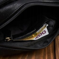 Paolo Peruzzi Saszetka męska skórzana na ramię czarna vintage SI-35-BL. Czarne saszetki i nerki męskie Paolo Peruzzi, bez wzorów. Za 273.54 zł.