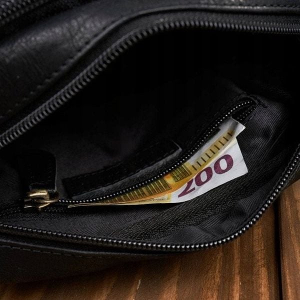 Paolo Peruzzi Saszetka męska skórzana na ramię czarna vintage SI-35-BL. Czarne saszetki i nerki męskie Paolo Peruzzi, bez wzorów. Za 273.54 zł.