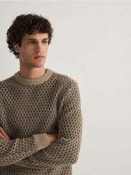 Strukturalny sweter - beżowy. Brązowe swetry męskie Reserved, l, bez wzorów, z dzianiny, bez kołnierzyka, bez ramiączek. W wyprzedaży za 79.99 zł.