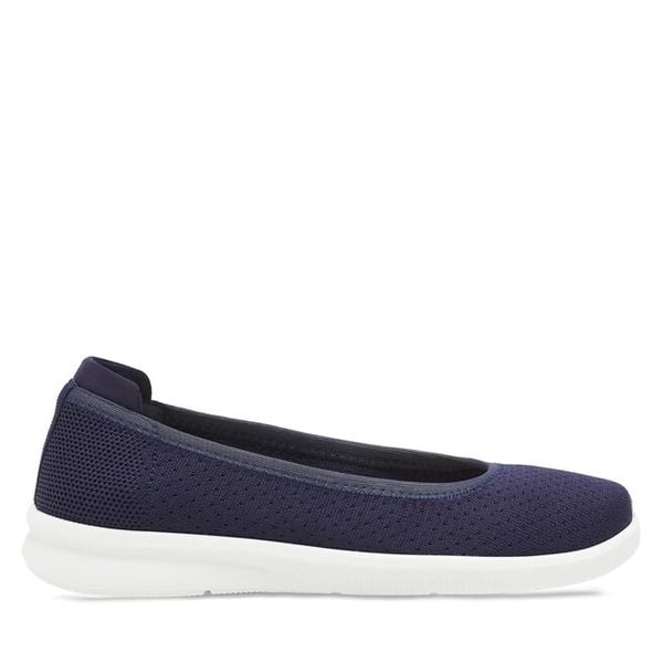 Baleriny Clara Barson. Niebieskie balerinki damskie Clara Barson, bez wzorów, bez obcasa, bez zapięcia. Za 79.99 zł.