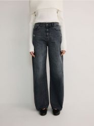 Jeansy wide leg z przetarciami - czarny. Czarne jeansy damskie Reserved, bez wzorów, z bawełny, z podwyższonym stanem. W wyprzedaży za 119.99 zł.