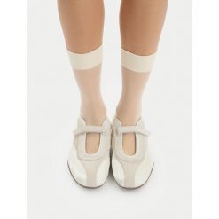 Baleriny Reebok. Białe balerinki damskie Reebok, bez wzorów, bez obcasa, bez zapięcia. Za 299.99 zł.