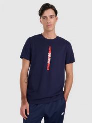 4F T-shirt regular z nadrukiem męski - granatowy L. Niebieskie t-shirty męskie 4F, l, bez wzorów, z bawełny, bez kołnierzyka, bez ramiączek. W wyprzedaży za 49.99 zł.