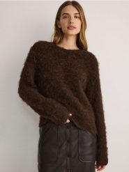 Sweter z domieszką wełny - ciemnobrązowy. Brązowe swetry nierozpinane damskie Reserved, l, bez wzorów, z dzianiny, bez kołnierzyka, bez ramiączek. W wyprzedaży za 99.99 zł.