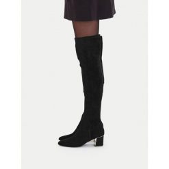 Muszkieterki Lasocki. Czarne kozaki damskie Lasocki, bez wzorów, bez obcasa, na słupku, bez zapięcia. Za 299.99 zł.