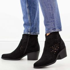 Czarne botki damskie, kowbojki S.Barski 8012. Czarne botki damskie S.BARSKI, na jesień, bez wzorów, z jeansu, eleganckie, bez obcasa, na obcasie, bez zapięcia. Za 229.00 zł.