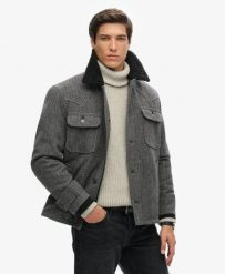 Superdry Kurtka Merchant Wool Chore w kolorze CHARCOAL HERRINGBONE. Szare kurtki męskie Superdry, m, bez wzorów, z materiału, bez kaptura. Za 757.20 zł.