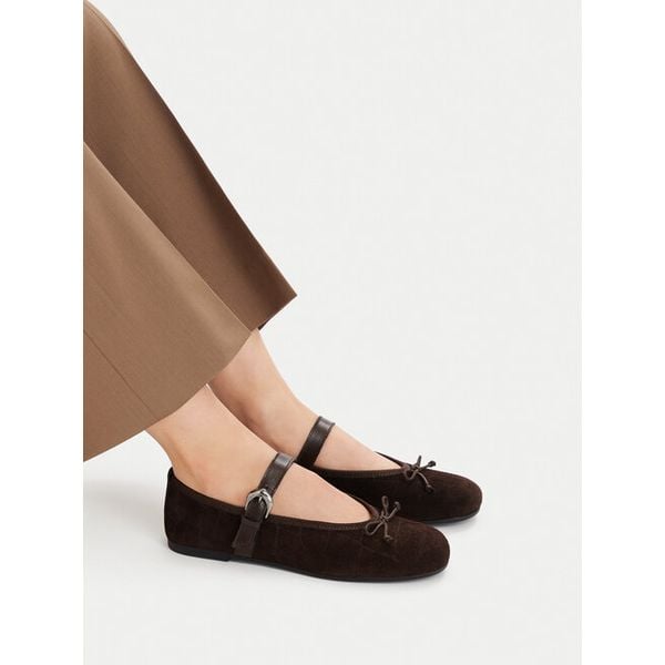 Baleriny GINO ROSSI. Brązowe balerinki damskie Gino Rossi, bez wzorów, bez obcasa, bez zapięcia. Za 229.99 zł.