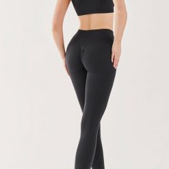 Czarne bezszwowe legginsy Leggins Shape Gabriella efekt pushup. Czarne legginsy damskie Gabriella, bez wzorów, z dzianiny. Za 99.00 zł.
